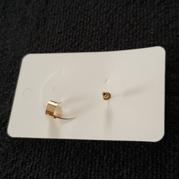 🥳3/20🥳 Gold Tone Left Ear 28 Rhinestone Cuff - New in Package - Picture 4 of 4